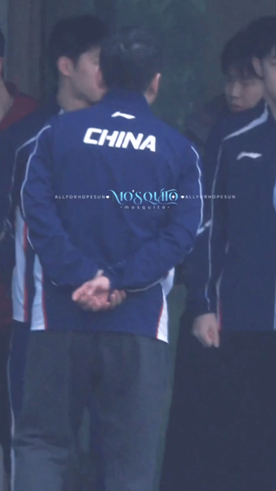 3.24日，又是在啃玉米的头哥😁国乒男队每天必修课，就是每日的早训点名，