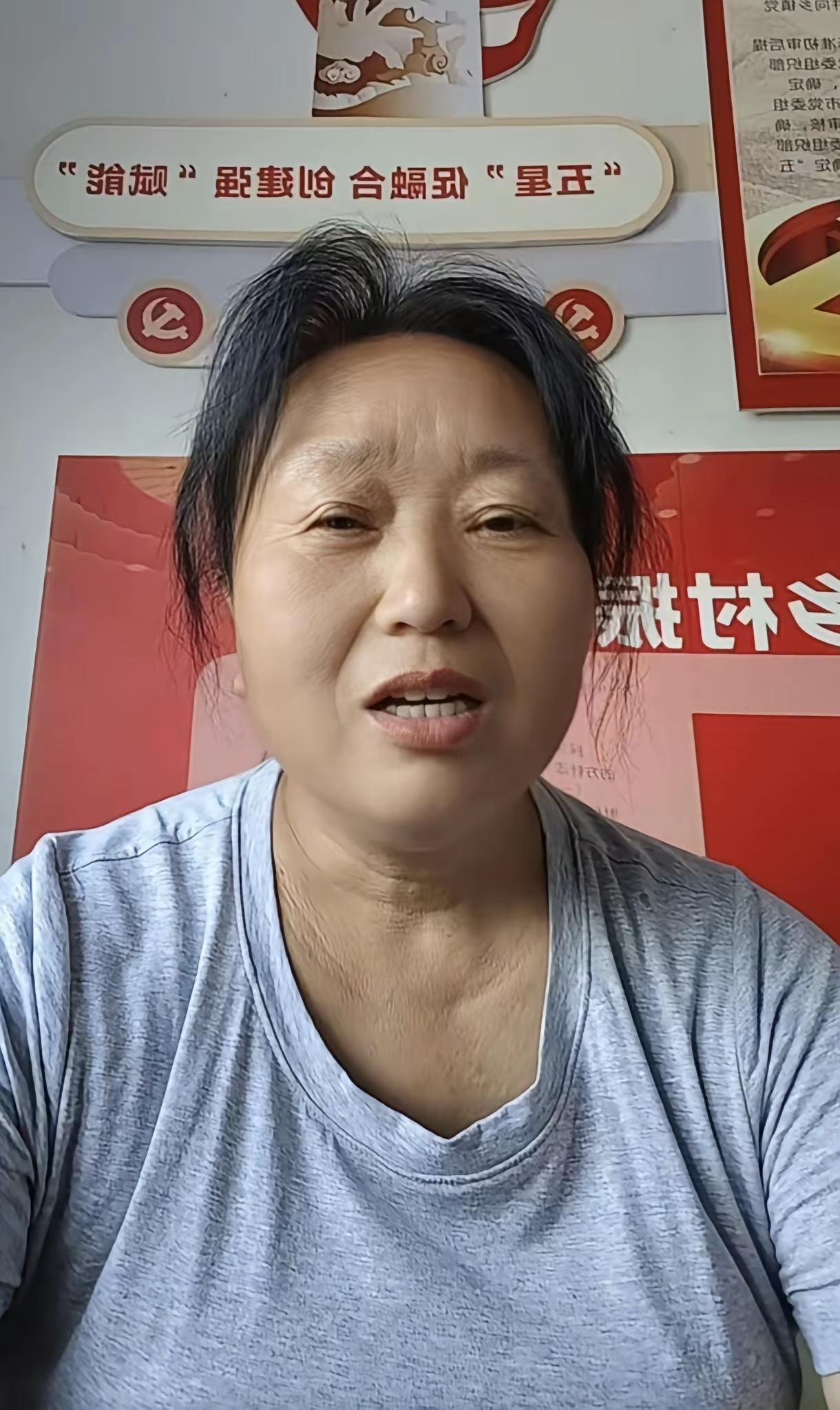 杜新枝几天不出来讲话了，骨头又出来当嘴替了。她又现在呼唤张干部，不要再说廉租房廉