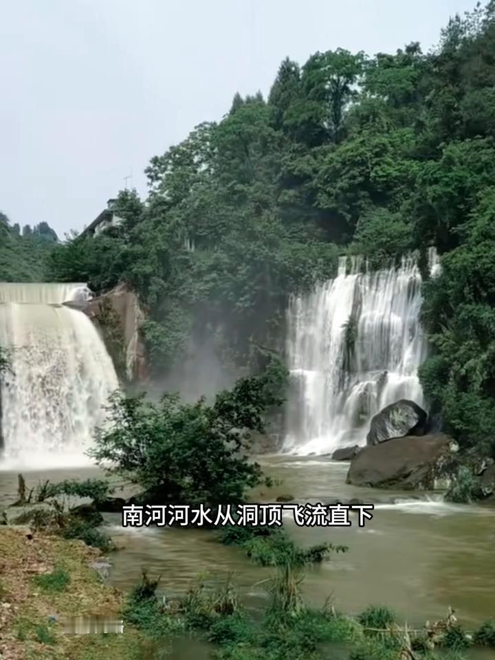 青烟洞瀑布巫山镇。我有预感，重庆开州青烟洞瀑布将成为开州下一个打卡地。青烟洞位