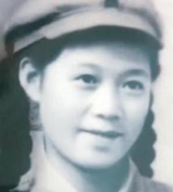 1952年，上甘岭战役卫生所，一个16岁女护士查房时，发现一个男战士因受伤无法排