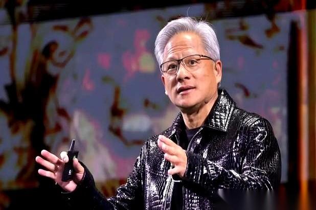 老黄（黄仁勋）最近说了句特别有意思的话。美国那边好像在考虑，要不要放宽点，让他