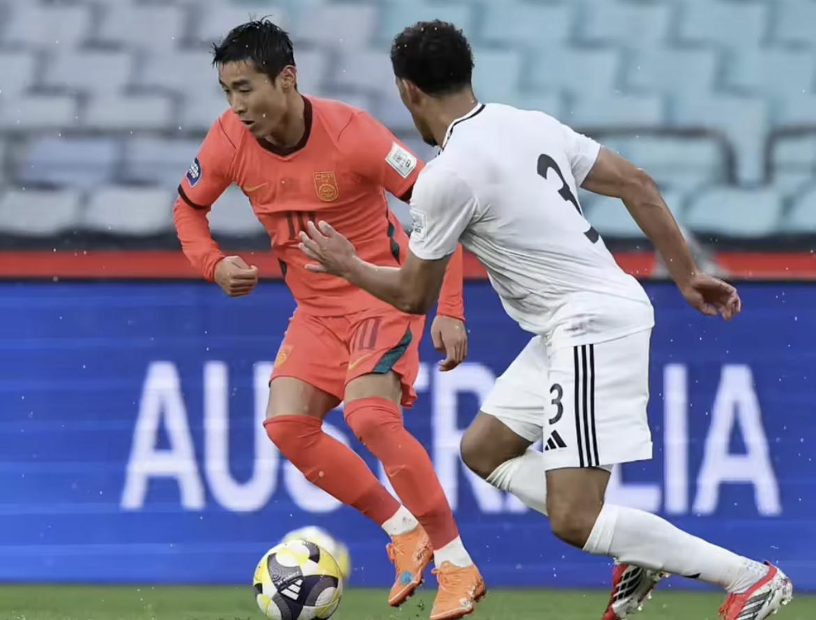 国足首发神预测！对阵喀麦隆只能站着死，不能趴着生！前锋：王钰栋、张玉宁、韦世豪