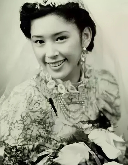 1966年，27岁的胡友松发现生理期没正常来，便问76岁的丈夫李宗仁怎么办。谁料