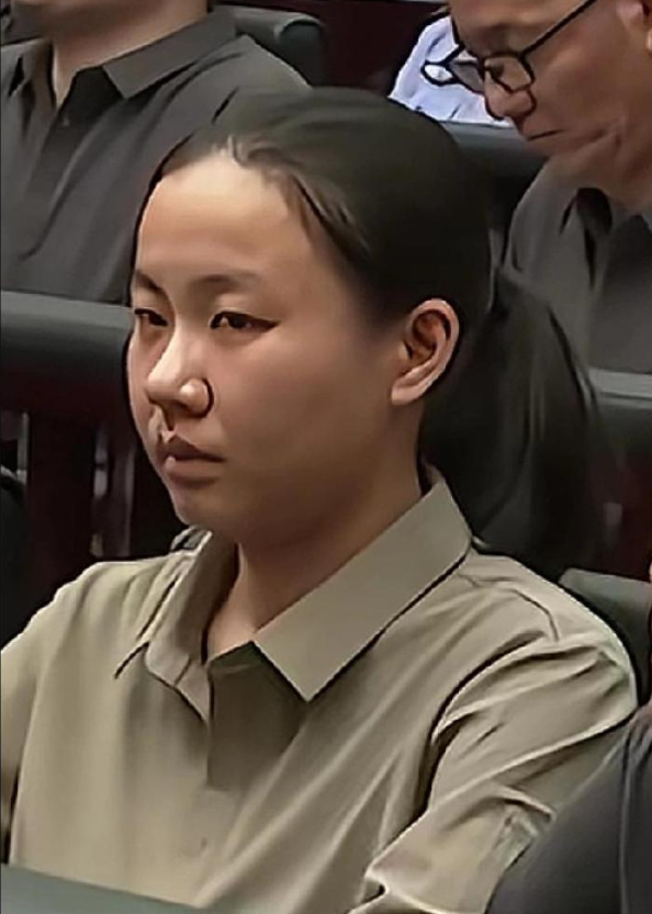 明珍珍终审不装了！眼神狠厉与爷爷如出一辙，20多岁恶贯满盈，顶格判不亏