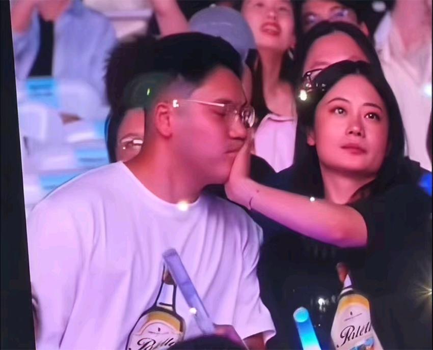 我谈过八个女朋友，唯一失败的一次，就是当舔狗主动追求的那次，这是给年轻人们最真实