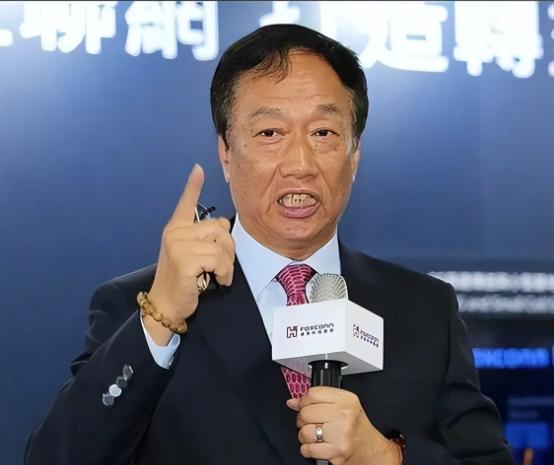 ·郭台铭变了？11月14日，这位鸿海精密的创始人当着一众企业家的面直言：“凡是失