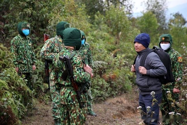 越南边防部队的棉帽，比较薄，这里是越南北部山区。