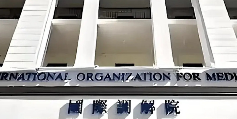 国际调解院香港总部这幢楼设计得就是简约时尚霸气。看起来这幢楼并不大，目测估计2