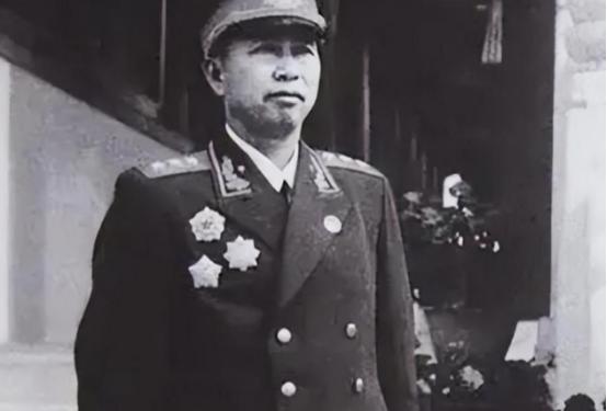 2016年，一群不速之客闯入上将刘亚楼家中，将他的故居强行拆除，而此时距离刘亚楼