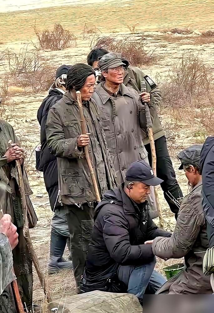 于和伟演教员，都说不像。可你知道吗？剧组为这事，硬生生砸了456天。近两千