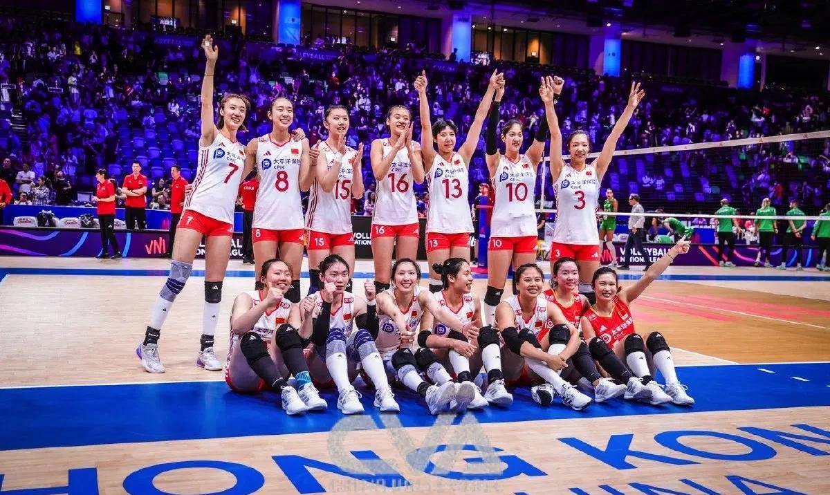 日本女拍2-3输意大利，第五局17-19中国女排3-2赢保加利亚，第五局16-