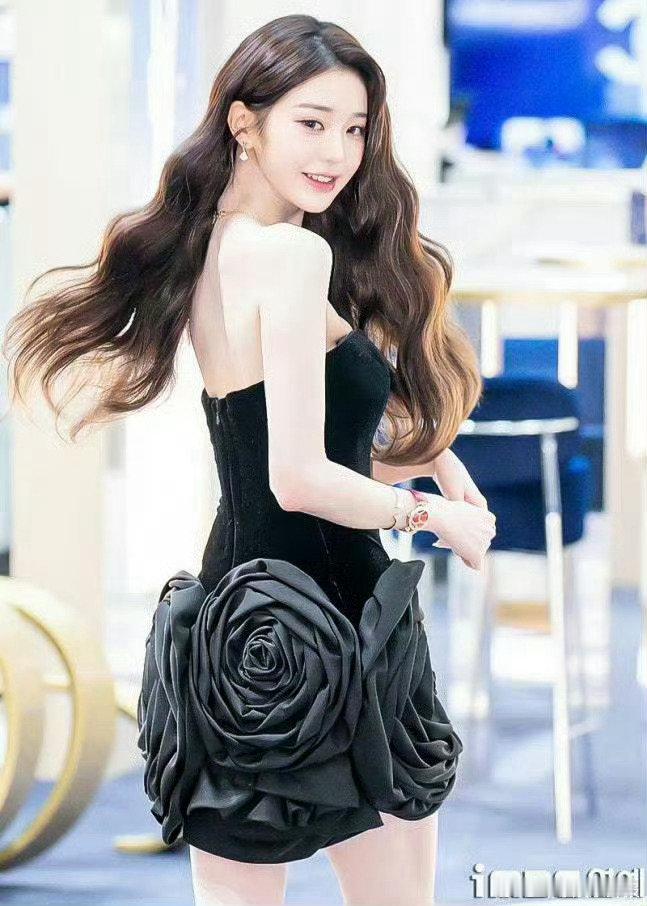 张元英回眸新闻图救命！张元英回眸新闻图也太能打了！每家新闻社的镜头都hold