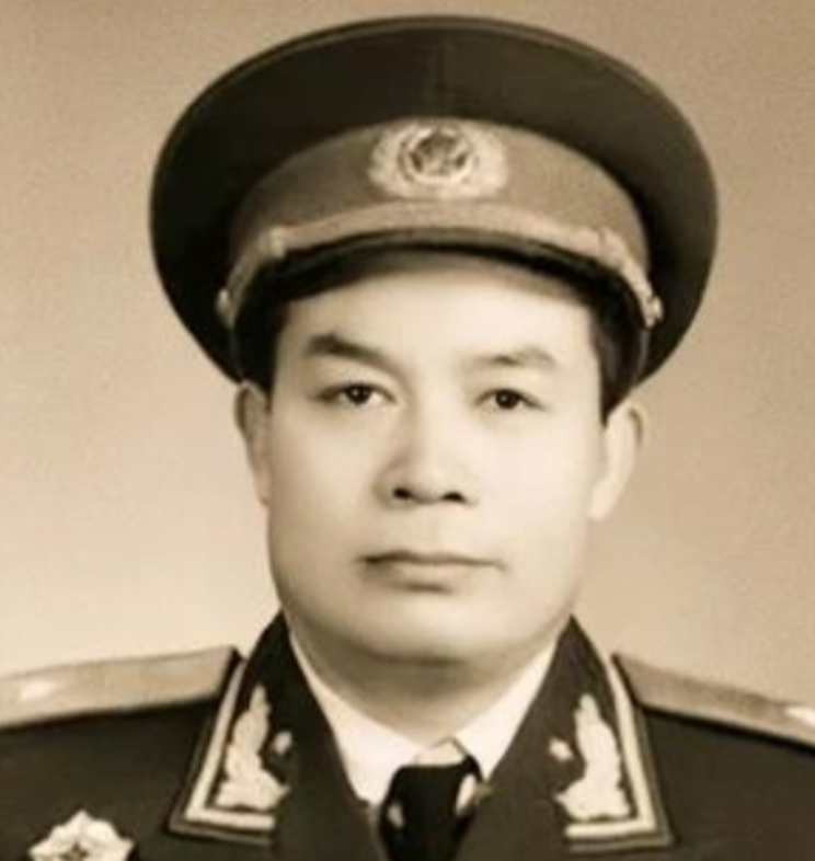 1942年，新四军26团被日军重兵包围，眼看突围无望，团长决定与日军同归于尽，一