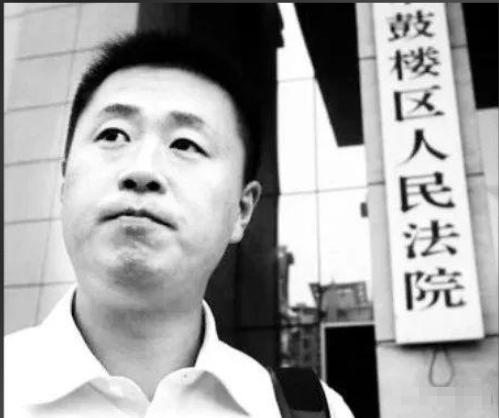 8月18日，彭宇案：彭宇确实碰了老人冲上热搜，这条时隔二十年的旧案，又一次闯进大