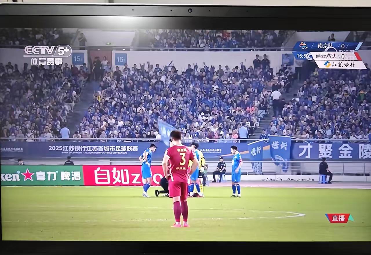 苏超这波真把“草根逆袭”玩明白了！CCTV5+转播还不够，画面质感直接对标专业联