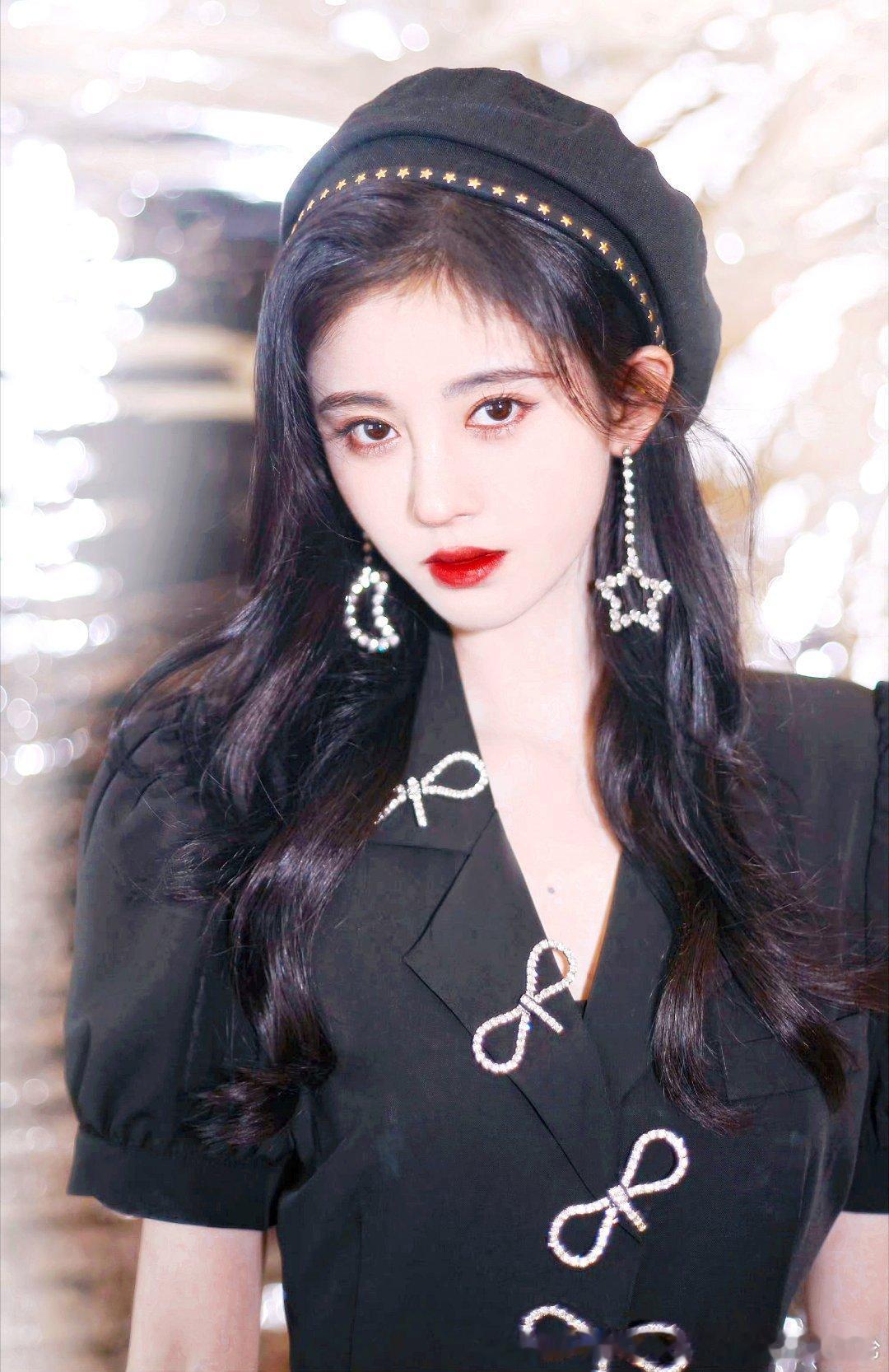鞠婧祎💙鞠婧祎苏绿夏"如约而至的不只是夏天,更是我对你比夏天更热烈的爱意"​