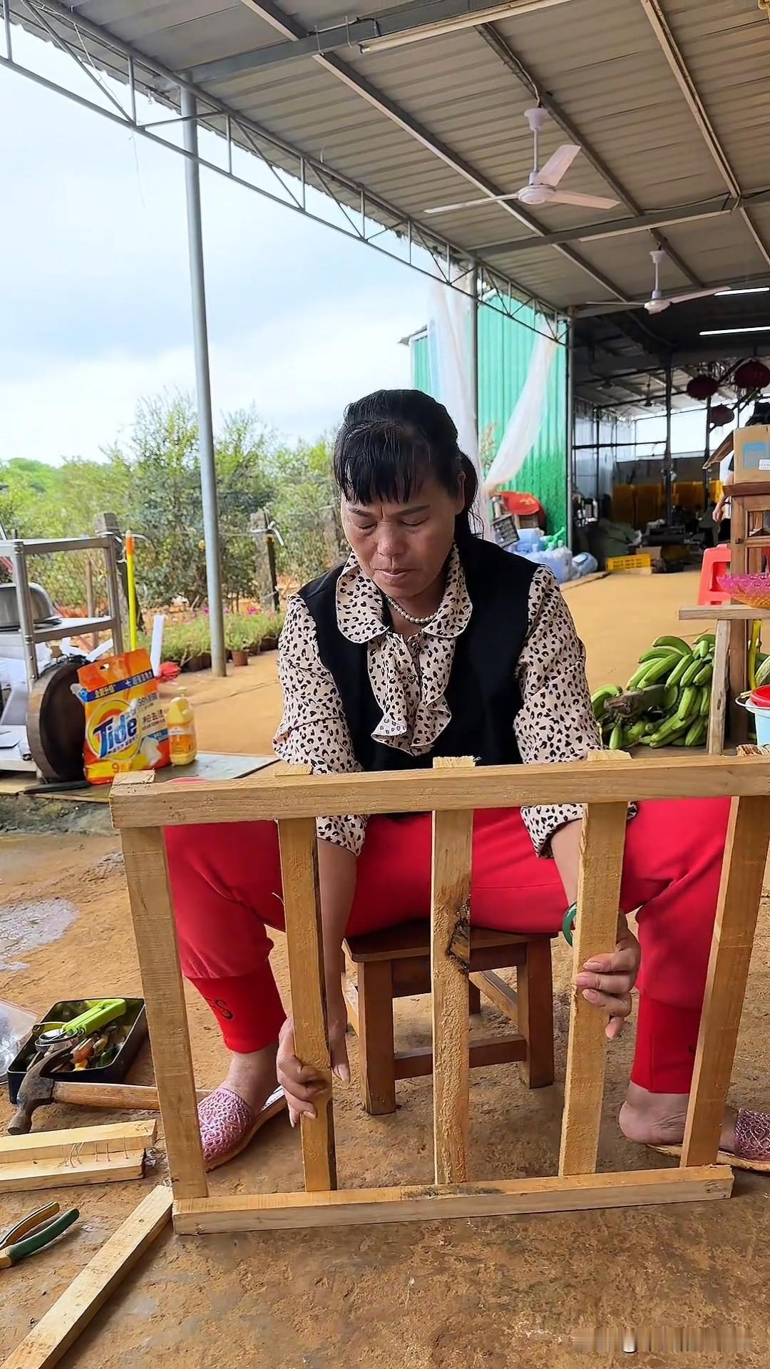 11月8日，全红婵的爸爸全文茂发文说：“关关难过关关过，前路漫漫亦灿灿。”简