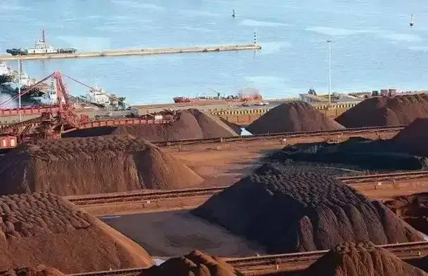 这回中国是真下狠手了！直接甩出两记重拳，把美国给打疼了。第一招，把七家给台