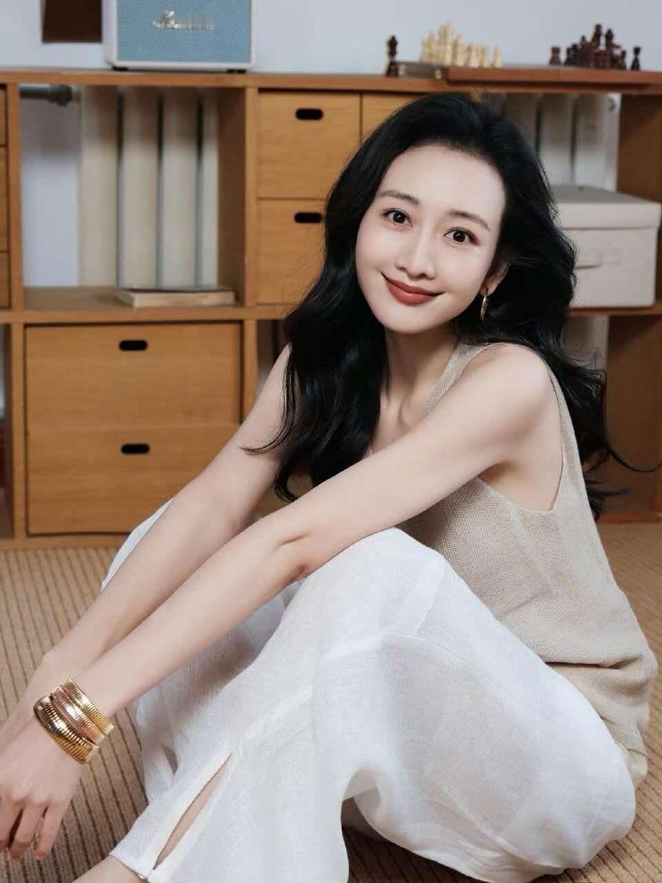 43岁的王鸥，给所有女人上了一课，你可以偷偷谈恋爱，也可以偷偷怀孕，但有了孩