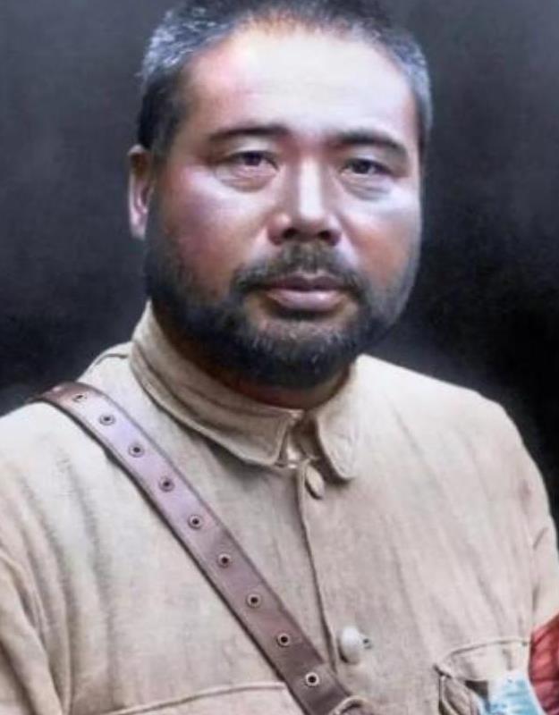 1948年，冯玉祥开始人生最后一次倒戈，坐船回国，船上失火，冯玉祥马上丢下老婆孩