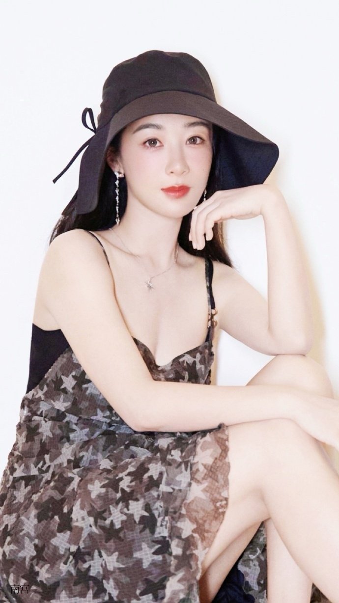 杨紫玉兰花开君再来💜杨紫董竹君铃铛遇到风会响我遇到你心里的小鹿会乱撞.