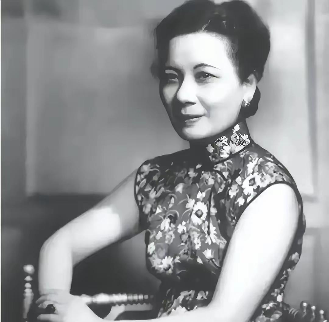 1933年，宋美龄得知蒋介石出轨陈洁如，怒气冲冲找到她，一个耳光扇过去，骂道“你