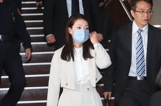 高虹安、郑正钤各1万份无效连署？蓝营批：再次“办蓝不办绿”海峡导报综合报道