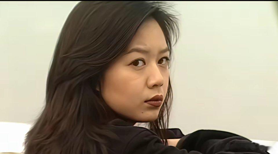 实际上钟丽淇八月底参加周家蔚的生日趴时，状态已经很差。女明星都很注意保养。不要说