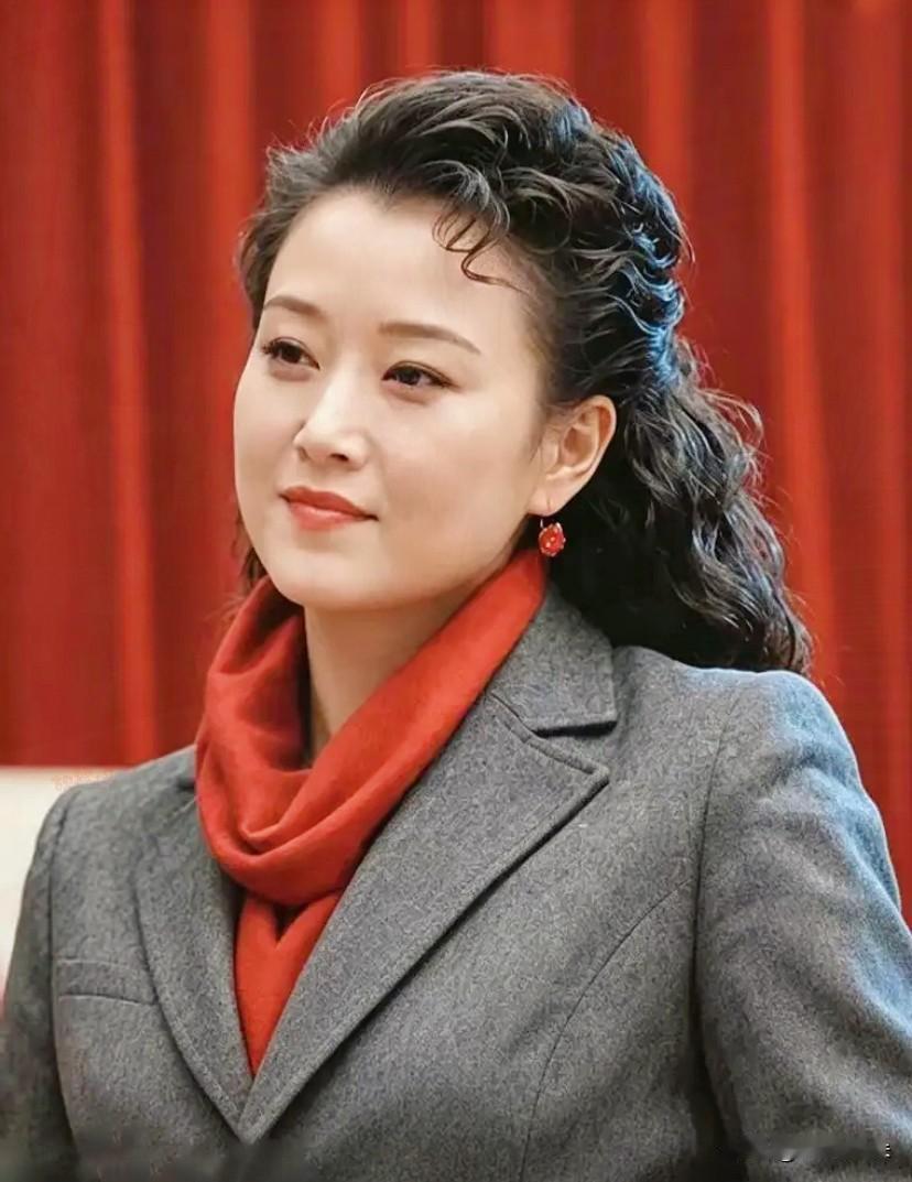 宋祖英近照出圈：真正的高级美，从来不怕岁月留痕。刚刷到宋祖英的近照，那种扑面