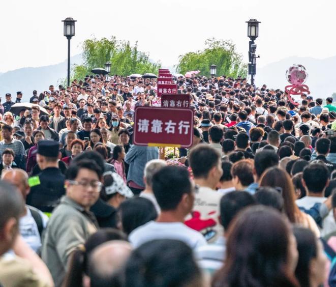 五一消费大变局，为什么年轻人都开始不乱花钱了？今年五一的消费实情已经公布了，
