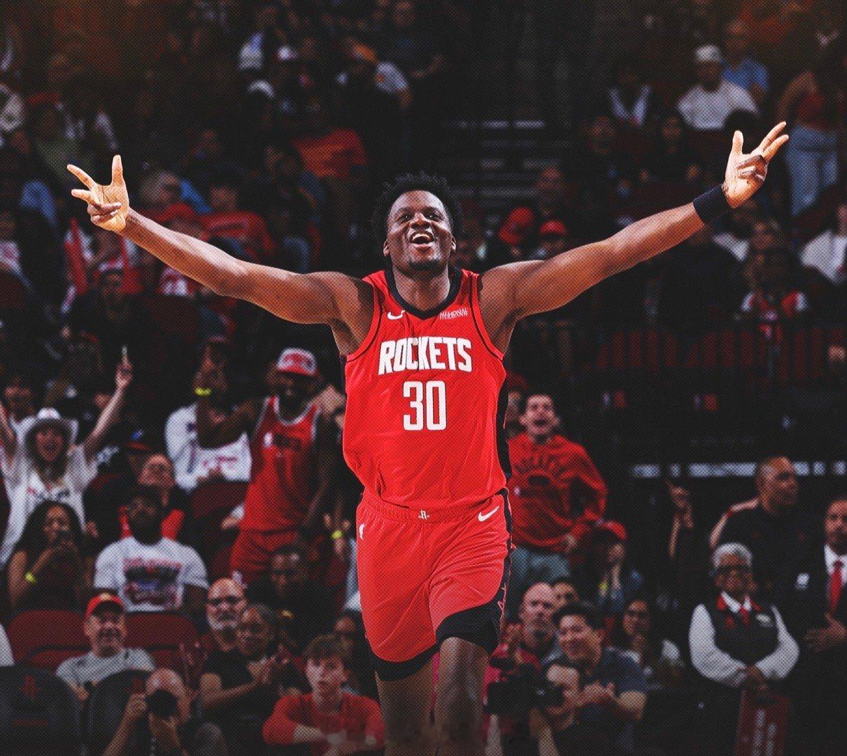 谈到卡佩拉的作用，乌度卡说：“他整个赛季都表现很好。正如我所说，他没有得到大量上