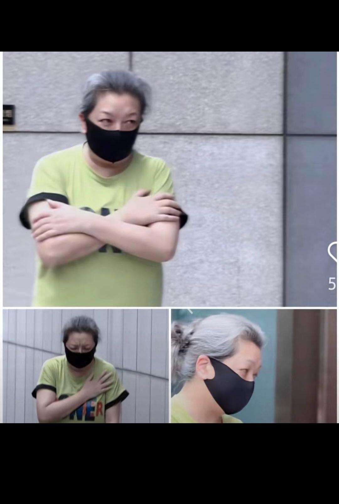 真不敢相信这个头发花白的老人是演员江珊，只见她头发花白一边走路一边捂着胸口咳嗽，