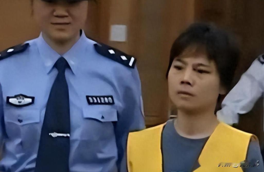 2006年3月7日，浙江慈溪一场普通的家庭大扫除，意外揭开了一桩尘封十年的惊悚命