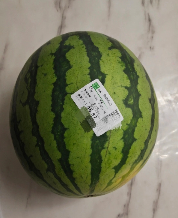 邀朋友中午来家吃饭，好久没见顺便说说话，结果我招待这一顿饭，还抵不上人家一个大西