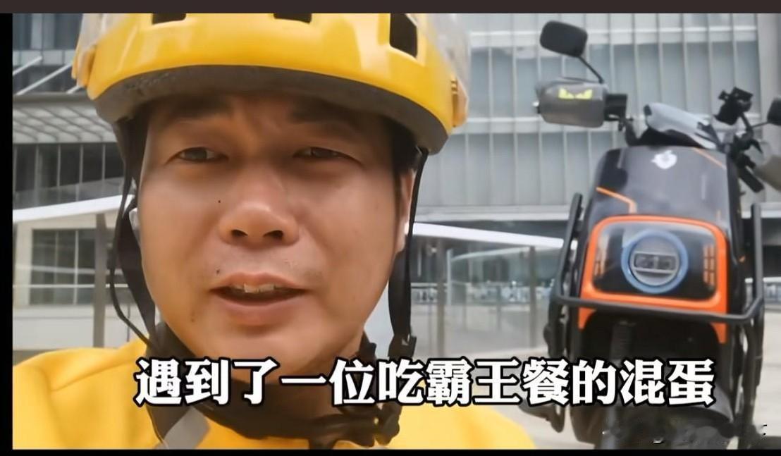一位外卖小哥，站在大厦门口，急切地问：兄弟们，你们给个建议，我是到不到25楼