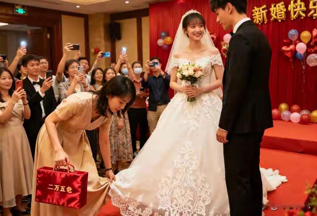 现在结婚全玩套路！六零七零死撑到底，00后直接把结婚当成赚钱活.小区里