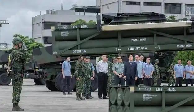 要是中国出手拦下美国卖给台湾的武器，后果会怎样？说白了，这十有八九就是美国给咱们