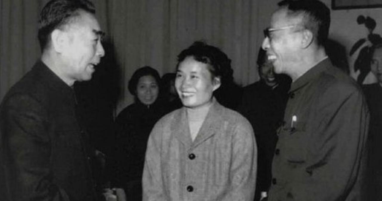 1967年10月17日，溥仪在北京因病去世后，他的家人不知道该以何种规格来安葬溥