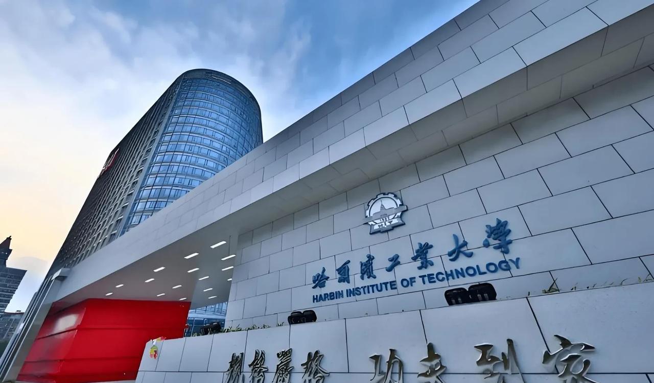 两个疑问，百思不得其解：第一，高考分数一公布，全国最顶级的两所就开始了抢人模式