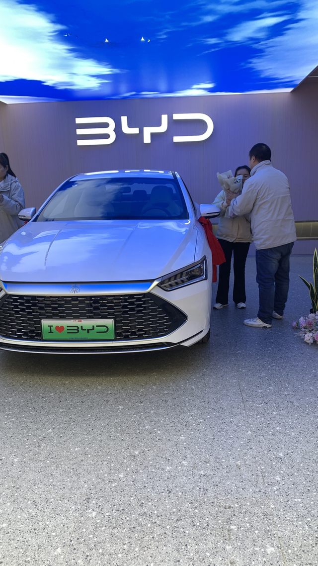 今天提车了秦pdmi，裸车64800，首付6500，保险6300，上牌200