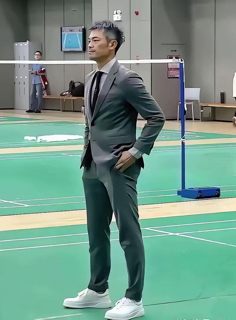 谢杏芳为什么能原谅林丹？其实她不是原谅林丹，而是权衡利弊后的选择。毕竟像林丹这