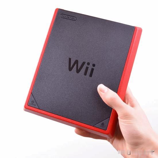 近日外媒everyeye回顾了任天堂史上最失败的机型之一——低价WiiMini