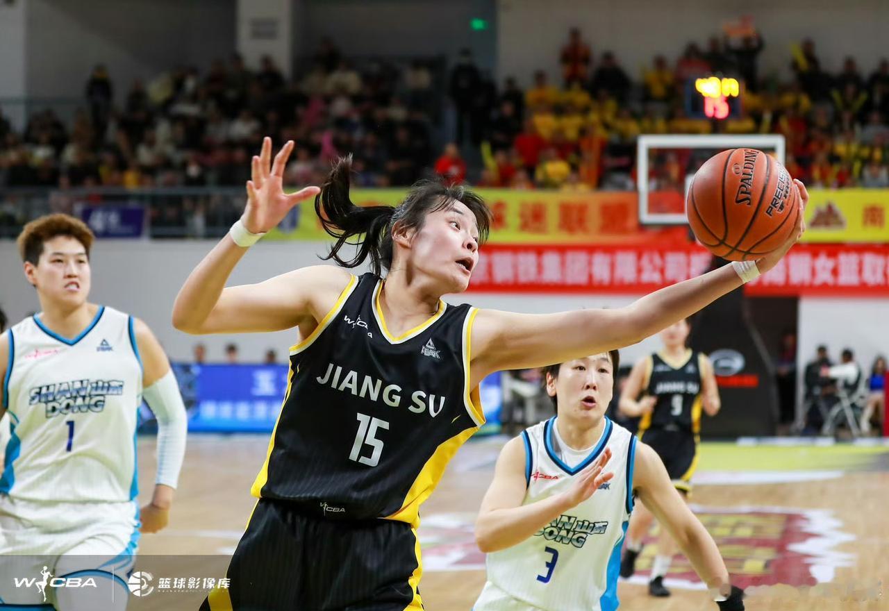 江苏女篮常规赛最稳定者还得是许晨妍直接从得分来看，江苏女篮在常规赛最可靠的得