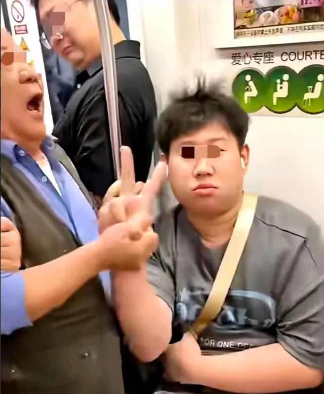 这绝非仅是道德沦丧！就上海地铁让座一事，本老头在其他视频和小作文里一直秉持的观