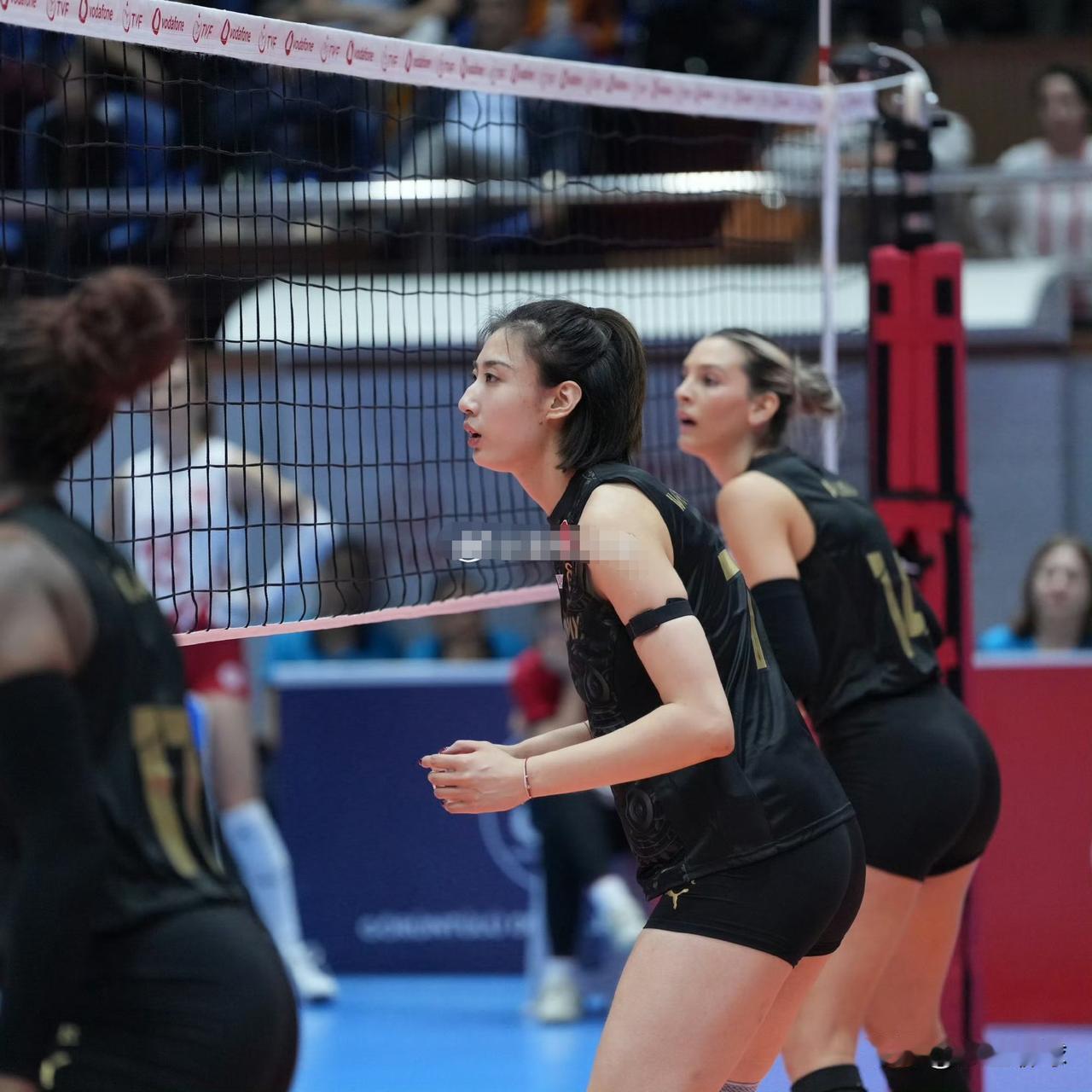 【王媛媛土超首秀8拦惊艳】阿拉斯1-3加拉塔萨雷的比赛，双方拦网3-21，加拉塔