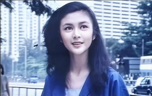 关之琳年轻时也太漂亮了，果然媒体没有骗人，她真的配得上湘江第一美女的称号。看她这