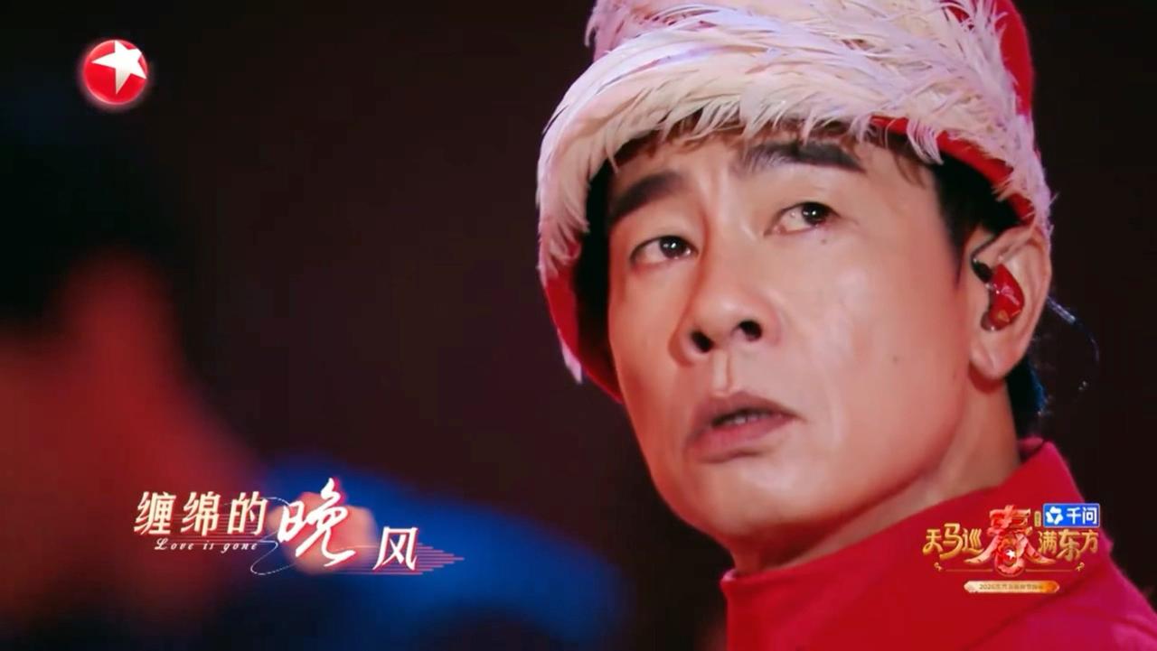 一次，陈小春演唱会需要一首好听的原创歌曲，他到处去问。最后，他听到了网络上的《街