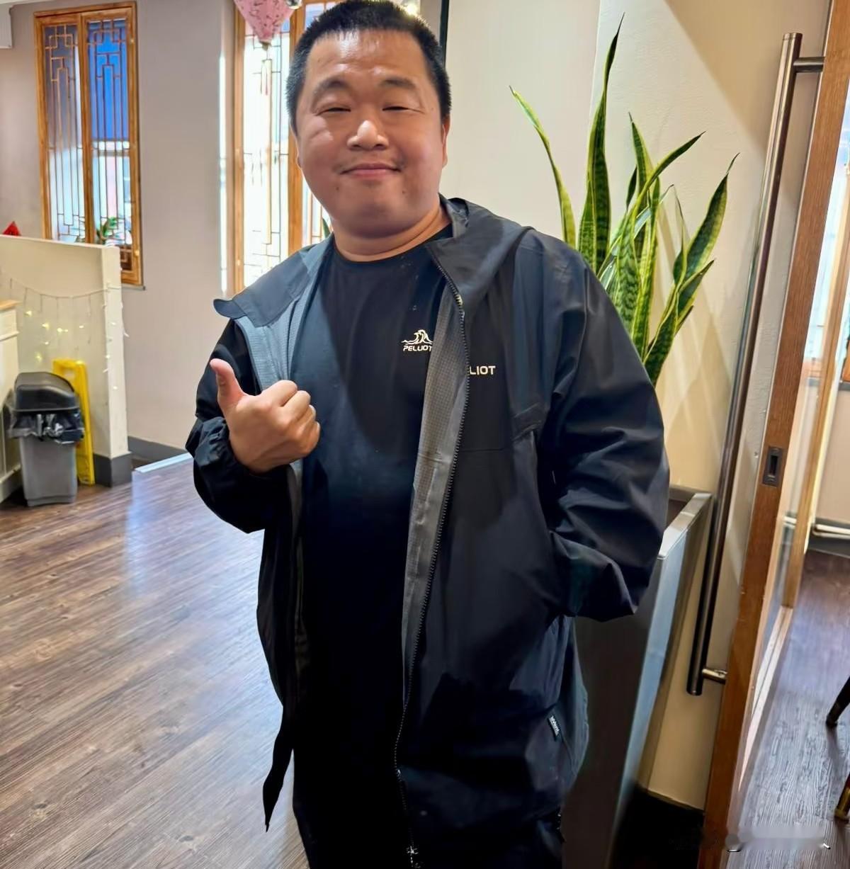 蓝战非立遗嘱这事，看完沉默了半天。一个90后顶流网红，年入九位数，没结婚没孩
