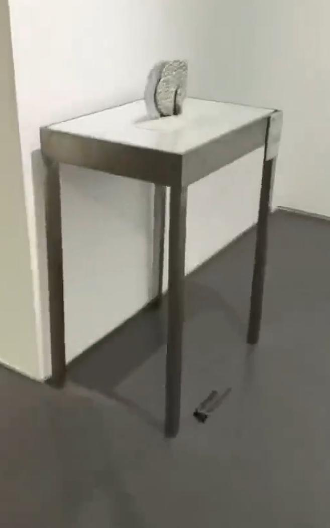 没想到“4斤黄金凤凰”展览被小孩弄坏事件的后续如此精彩。在被各路神仙扒出黑料后