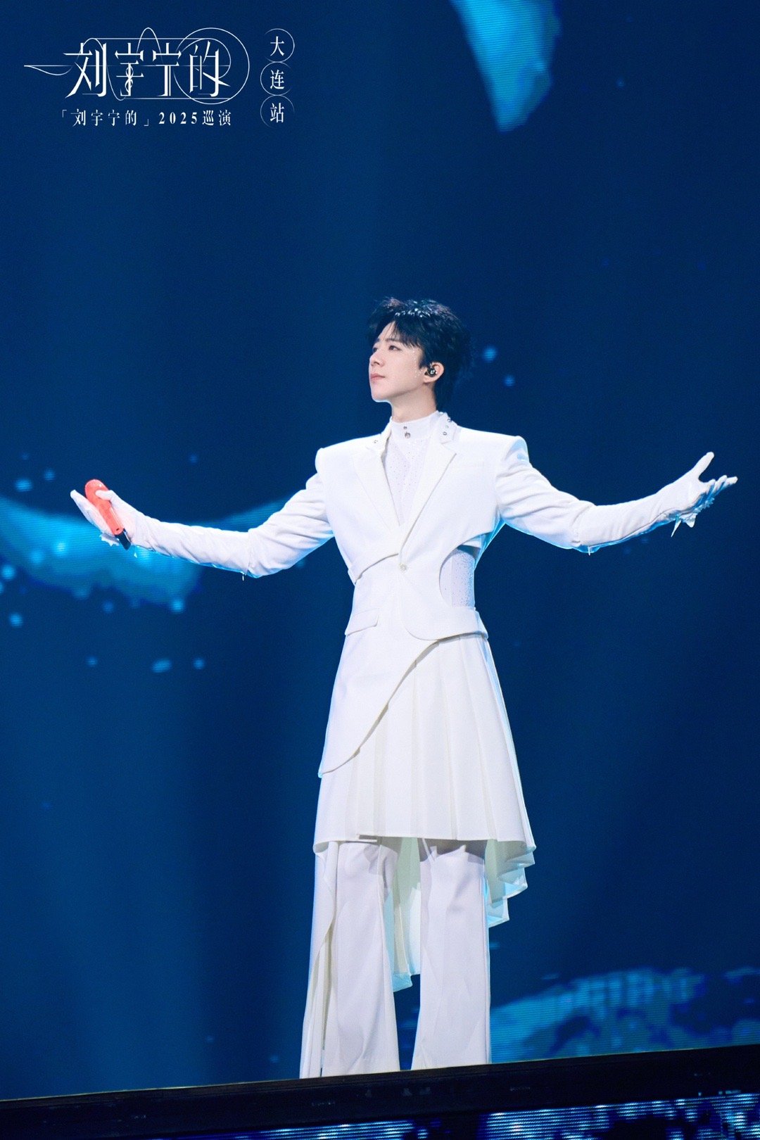 微博之夜微博年度星光人物刘宇宁，你不仅是音符，更是粉丝心中永恒的旋律，每个进步都